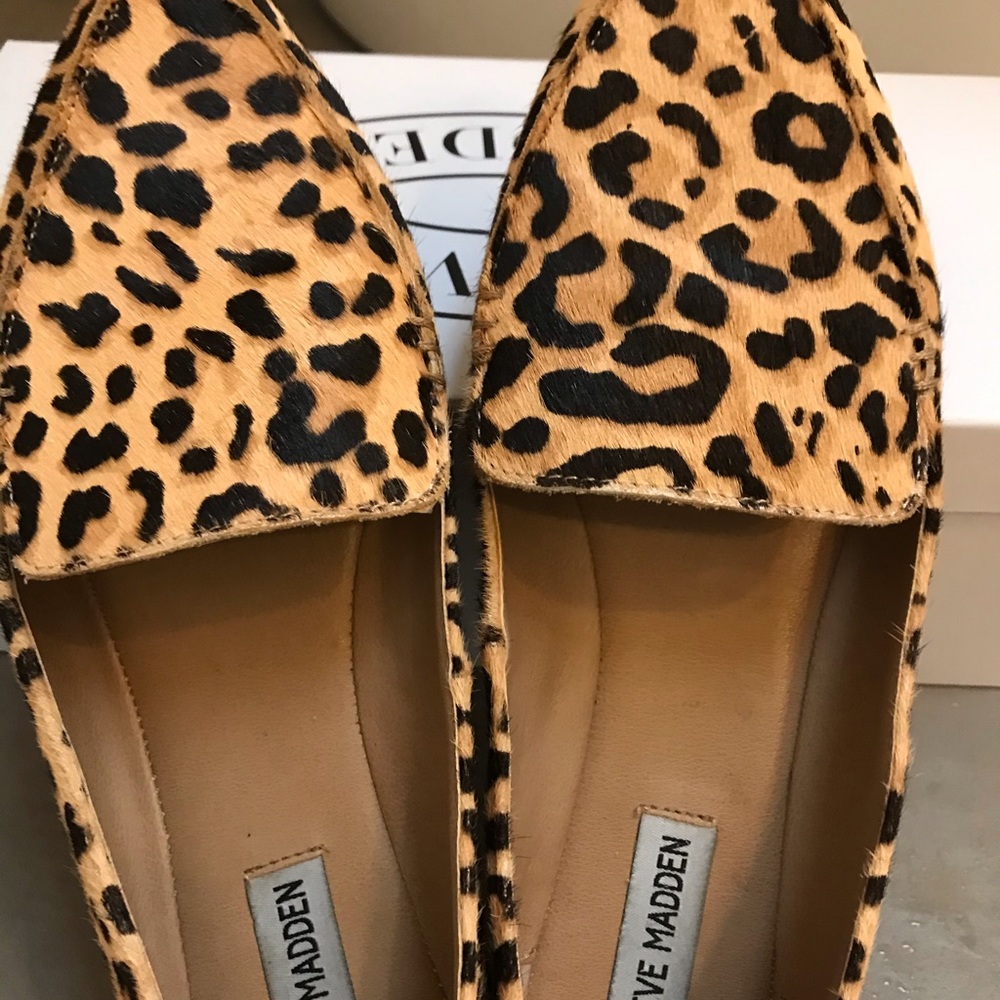 Steve Madden feather flats in leopard
